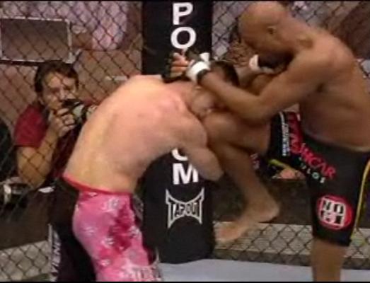 http://tophatal1.files.wordpress.com/2009/04/anderson-silva-delivrs-a-crushing-knee-shot-to-the-head-of-rich-franklin.jpg