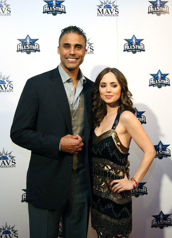 Former NBA player <strong>Rick Fox </strong> and actress <strong> Eliza Dushku <strong> arrive on the red carpet during a NBA Tip-Off Party as part of the 2010 NBA All-Star Weekend on February 11, 2010 at the Majestic Theater in Dallas, Texas. photo appears   courtesy  of  <em> NBAE/ Getty Images/ </em> David  Sherman ...................